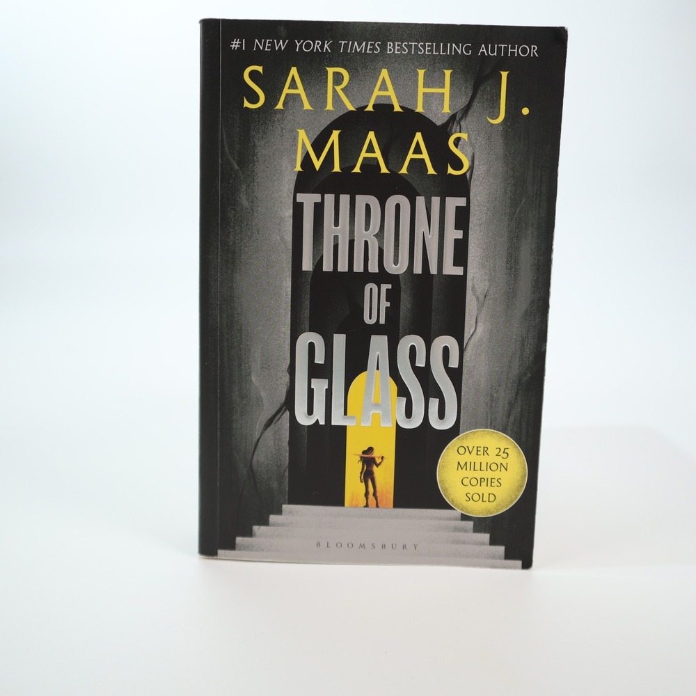 Throne of Glass Sarah J Maas Paperback Bloomsbury Fantasy Novel 9781526635297